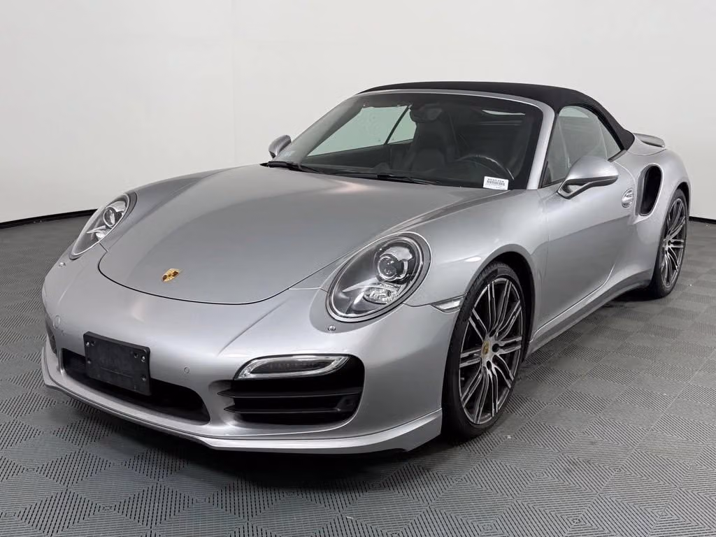 
           
        2015 Porsche 911