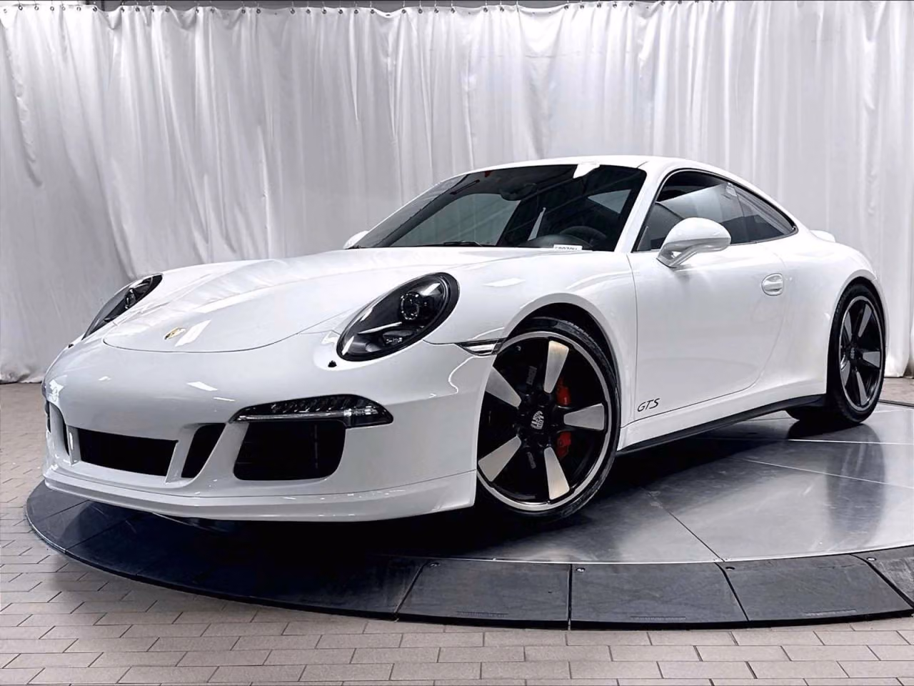 
           
        2016 Porsche 911