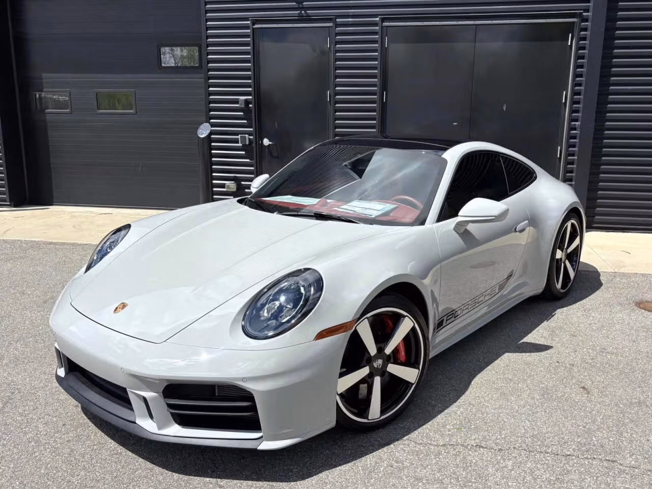 
           
        2025 Porsche 911