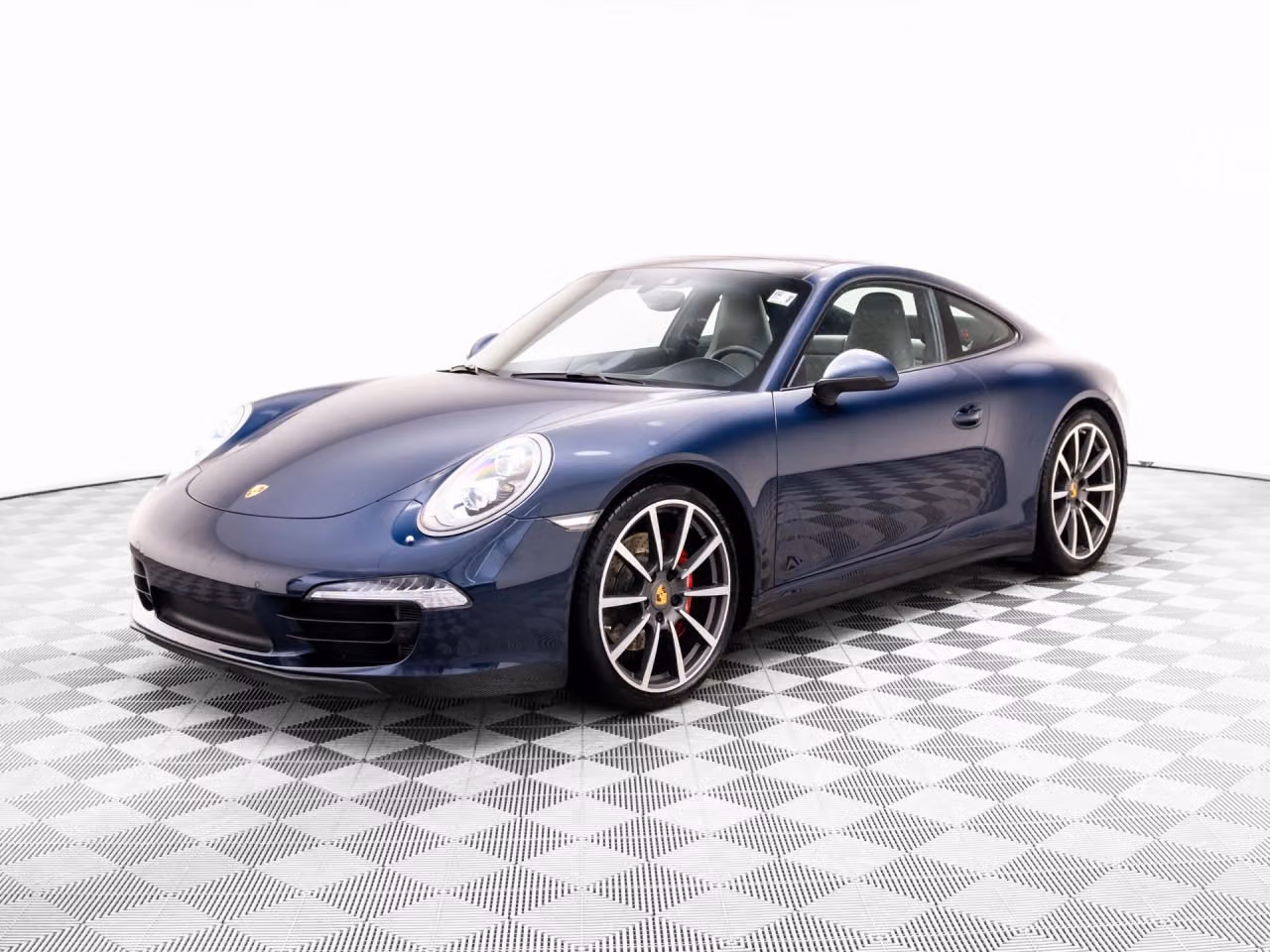 
           
        2015 Porsche 911