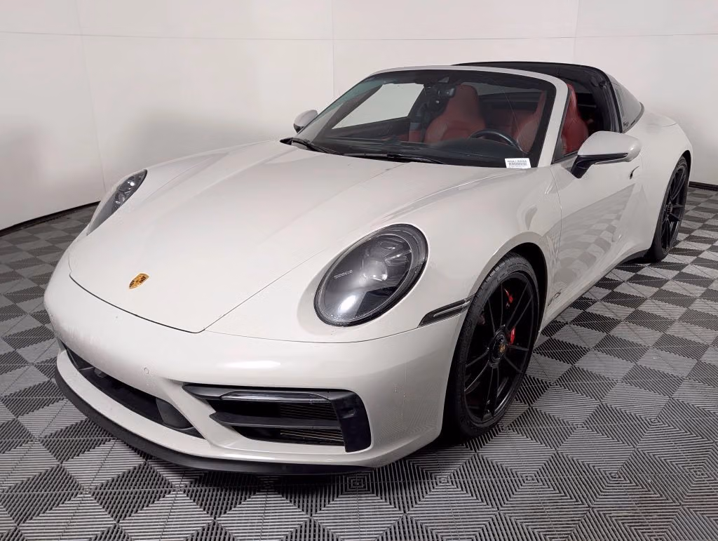 
           
        2022 Porsche 911