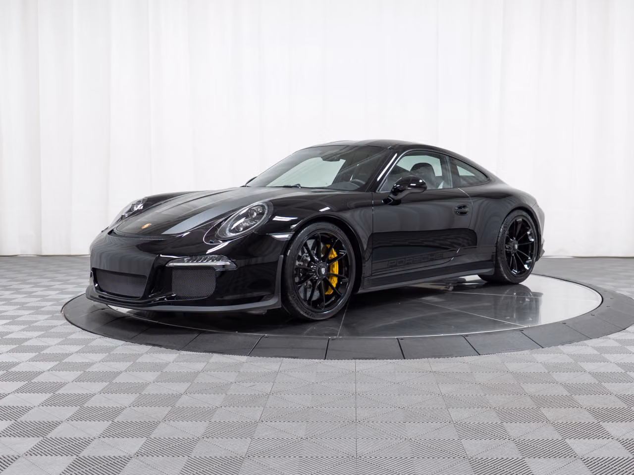 
           
        2016 Porsche 911