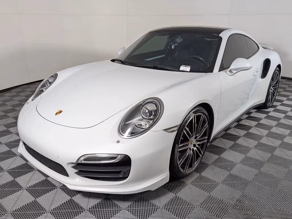 
           
        2015 Porsche 911