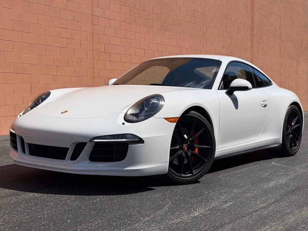 
           
        2015 Porsche 911