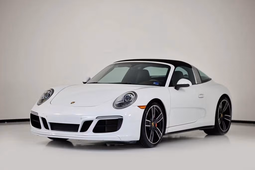 
           
        2018 Porsche 911