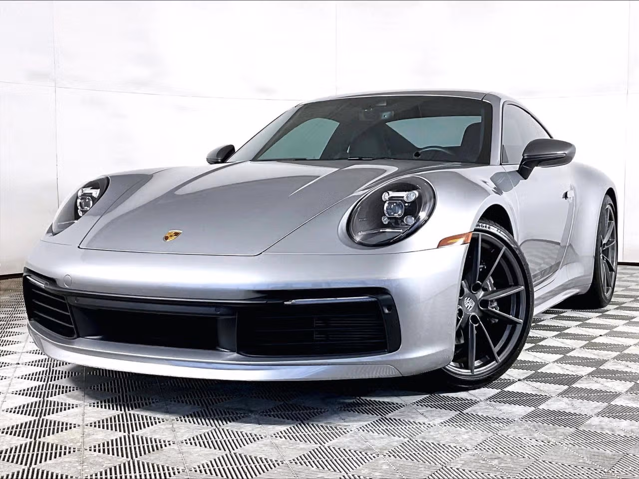 
           
        2024 Porsche 911