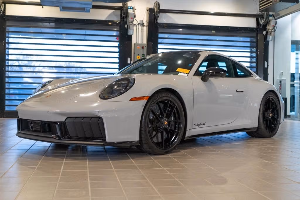 
           
        2025 Porsche 911