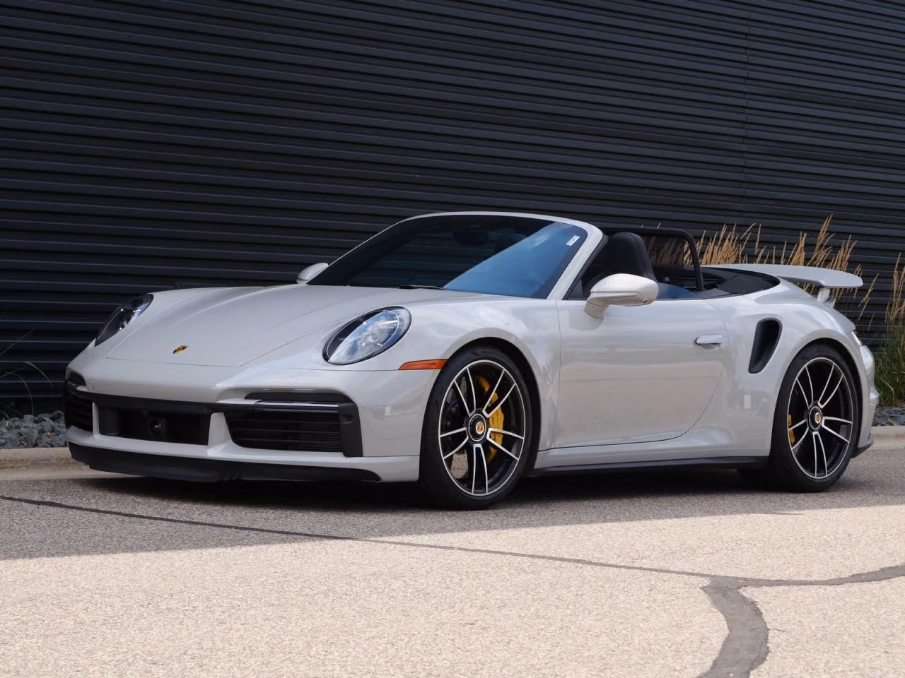 
           
        2024 Porsche 911
