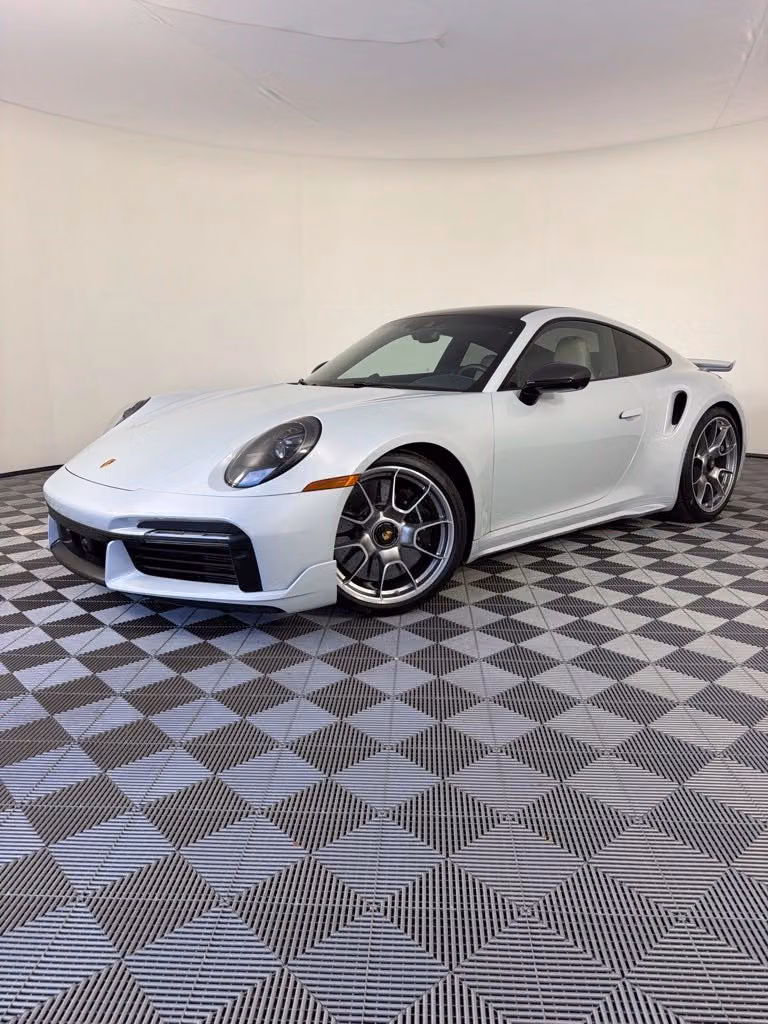 
           
        2024 Porsche 911