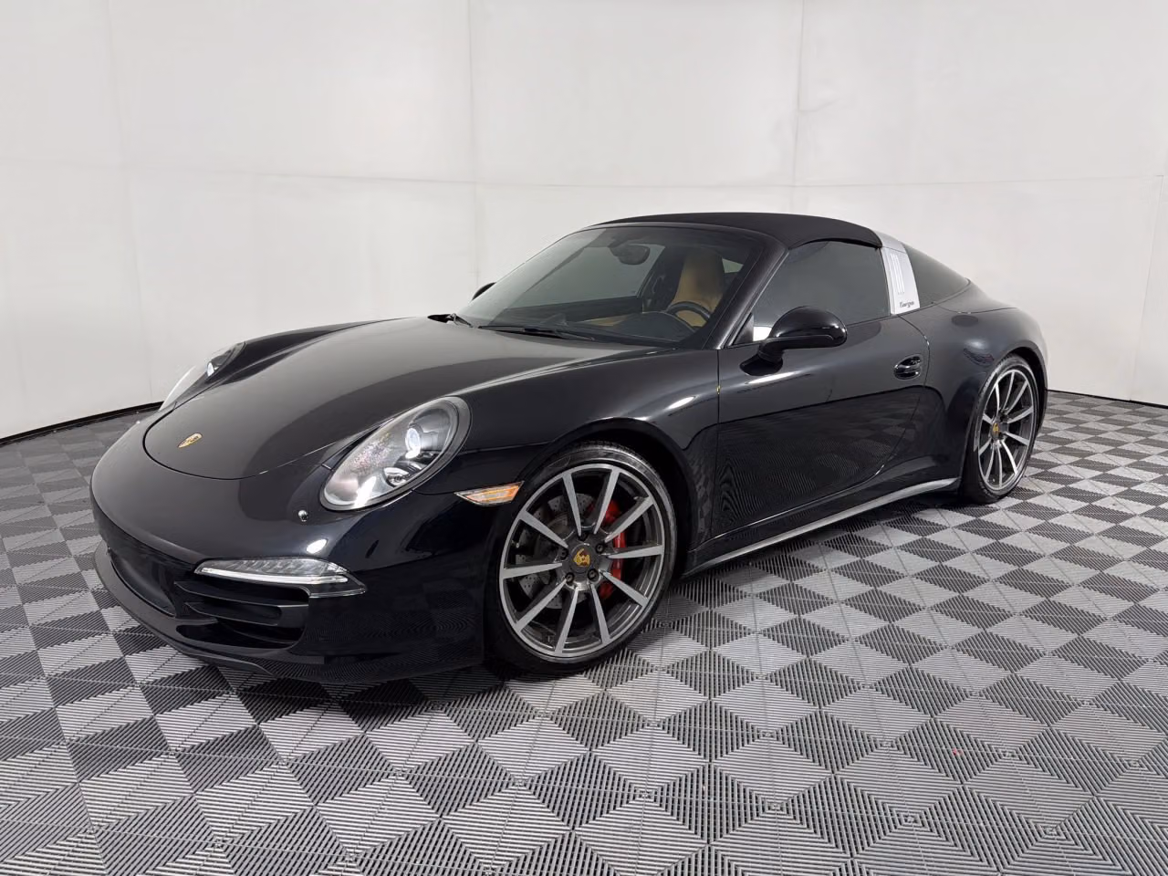 
           
        2016 Porsche 911