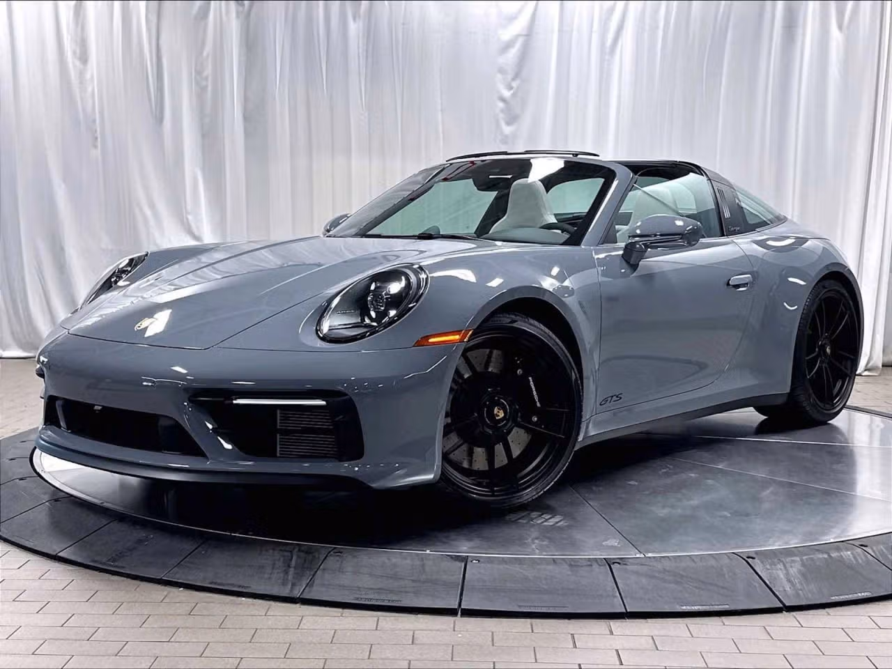 
           
        2024 Porsche 911