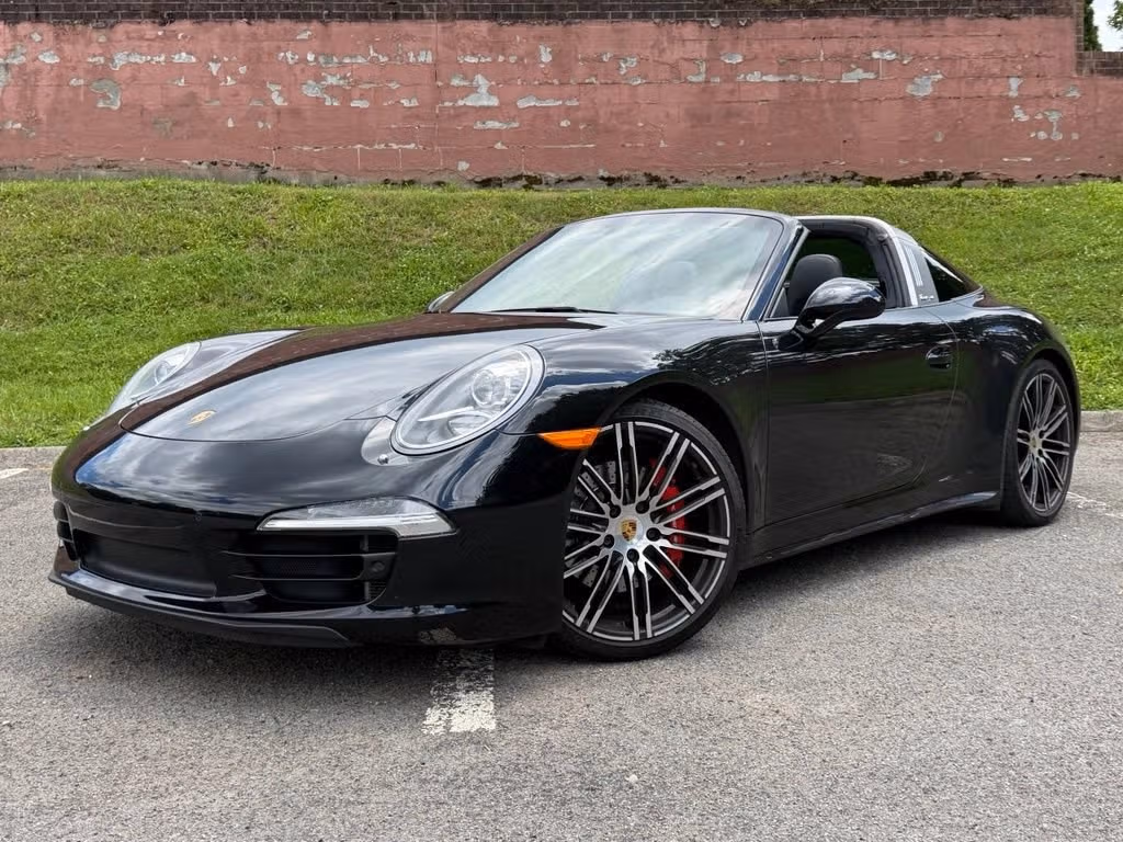 
           
        2015 Porsche 911