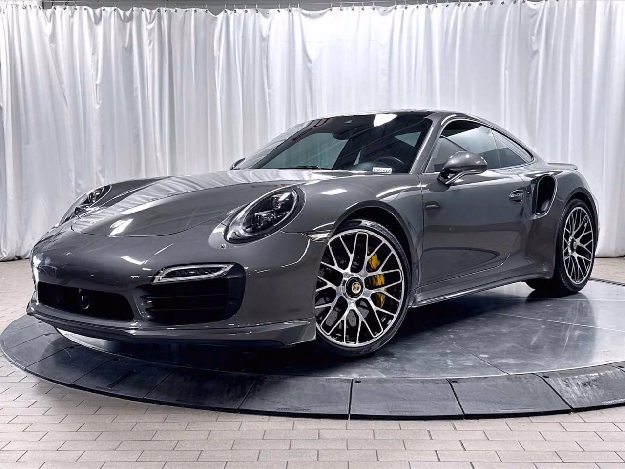 
           
        2016 Porsche 911