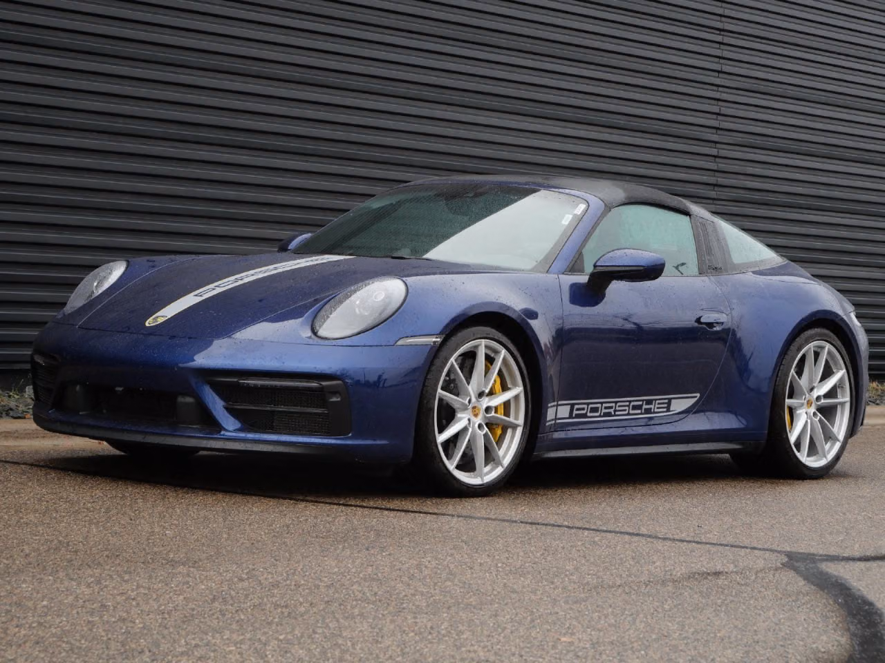 
           
        2022 Porsche 911