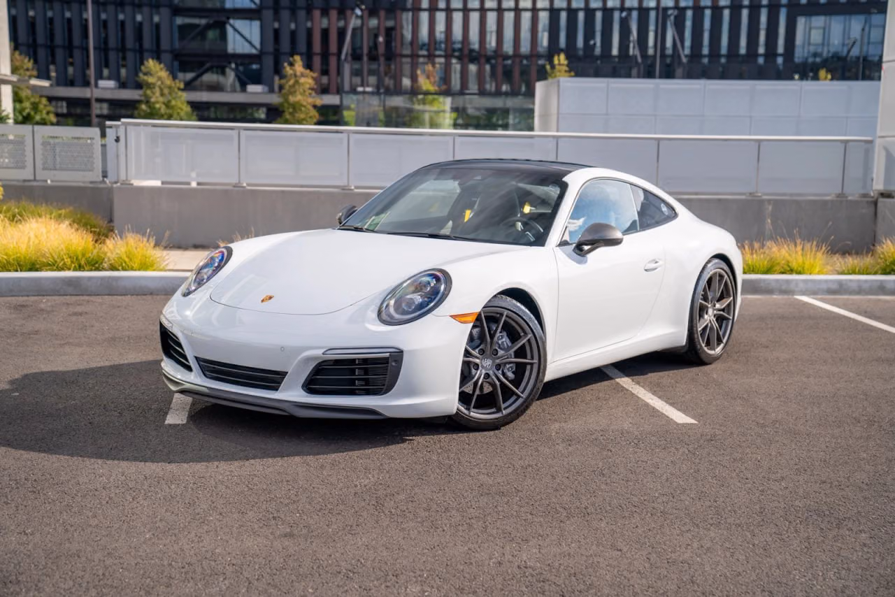 
           
        2019 Porsche 911