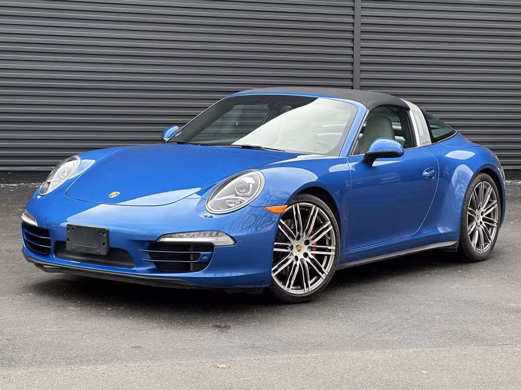 
           
        2015 Porsche 911