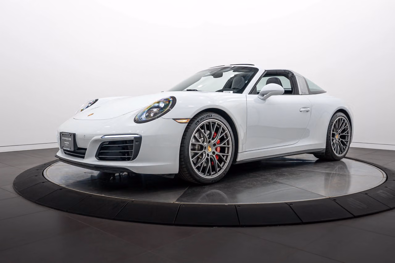 
           
        2018 Porsche 911