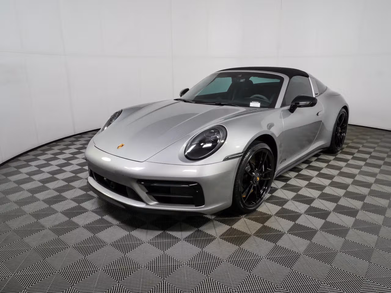 
           
        2024 Porsche 911