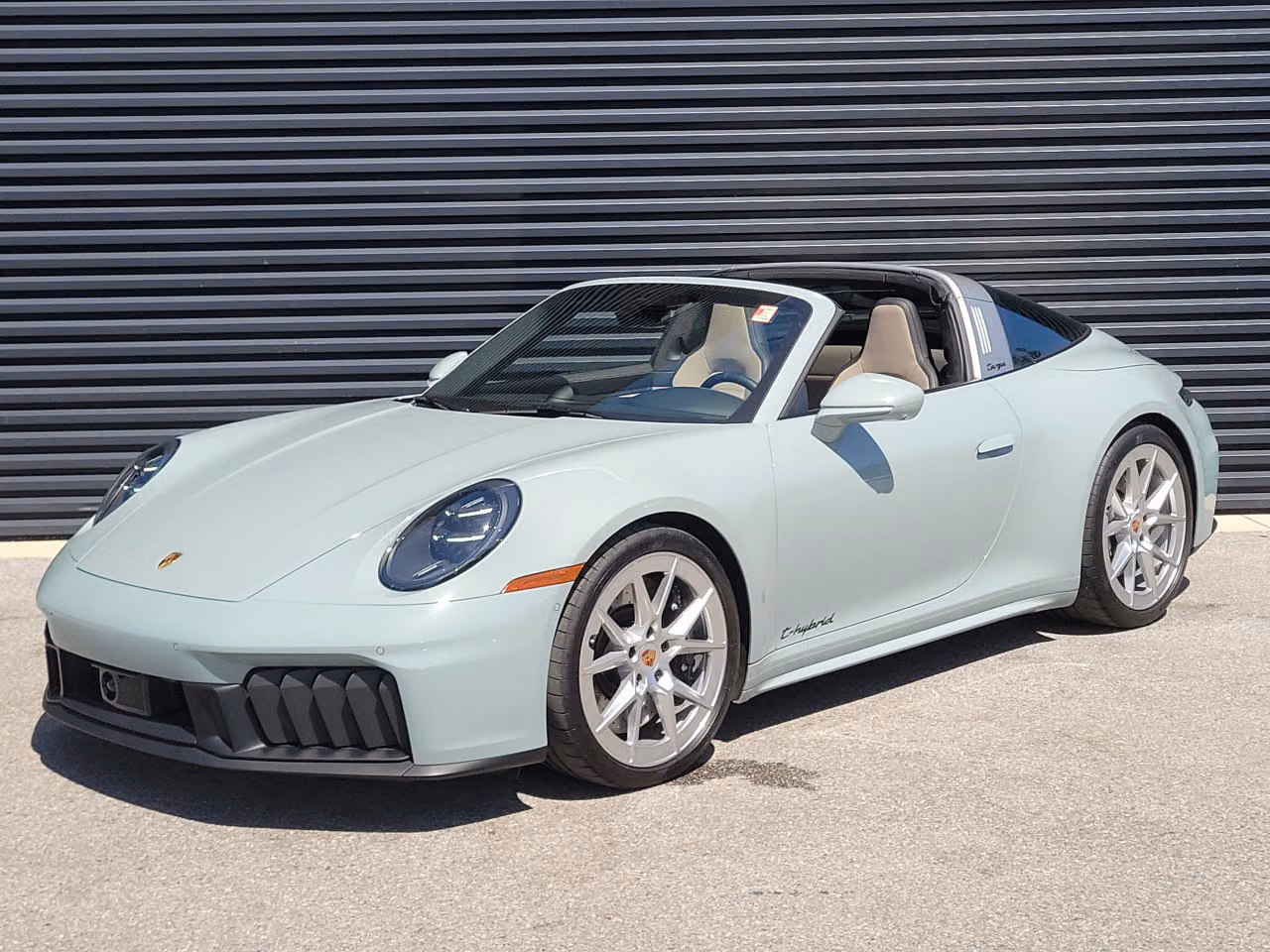 
           
        2025 Porsche 911