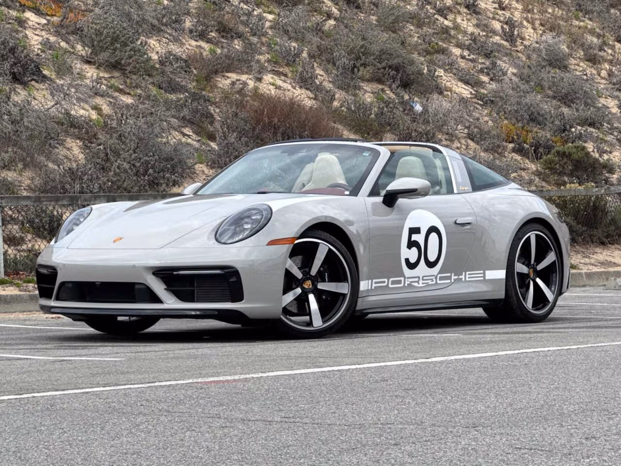 
           
        2021 Porsche 911