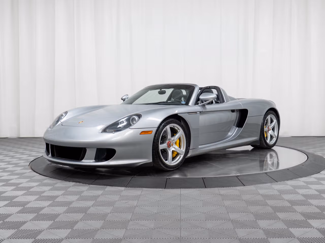 
           
        2005 Porsche Carrera GT