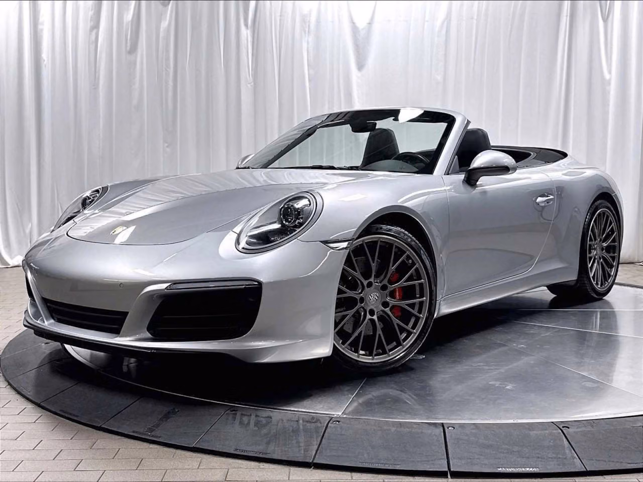 
           
        2017 Porsche 911