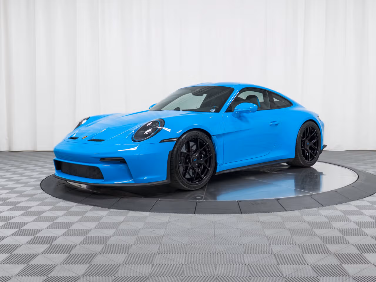 
           
        2024 Porsche 911