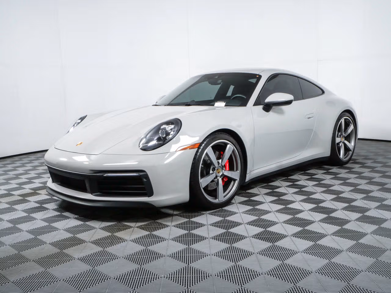 
           
        2024 Porsche 911