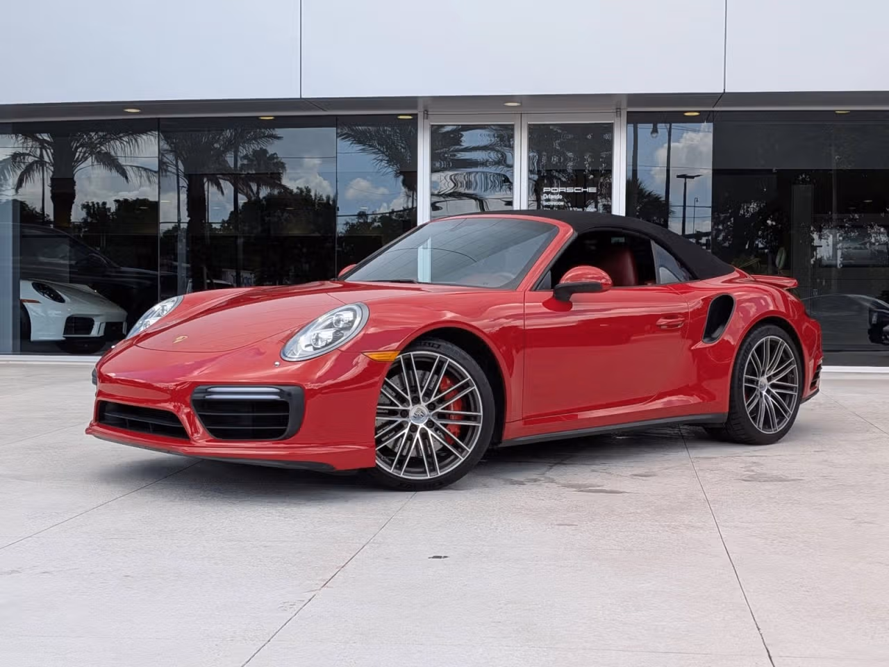 
           
        2018 Porsche 911