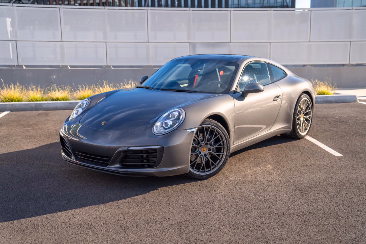 
           
        2018 Porsche 911