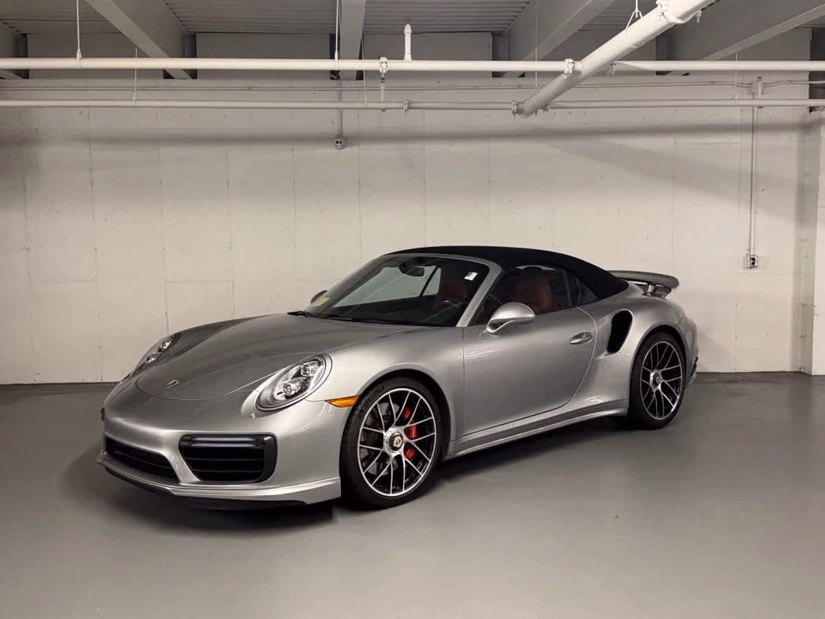 
           
        2018 Porsche 911