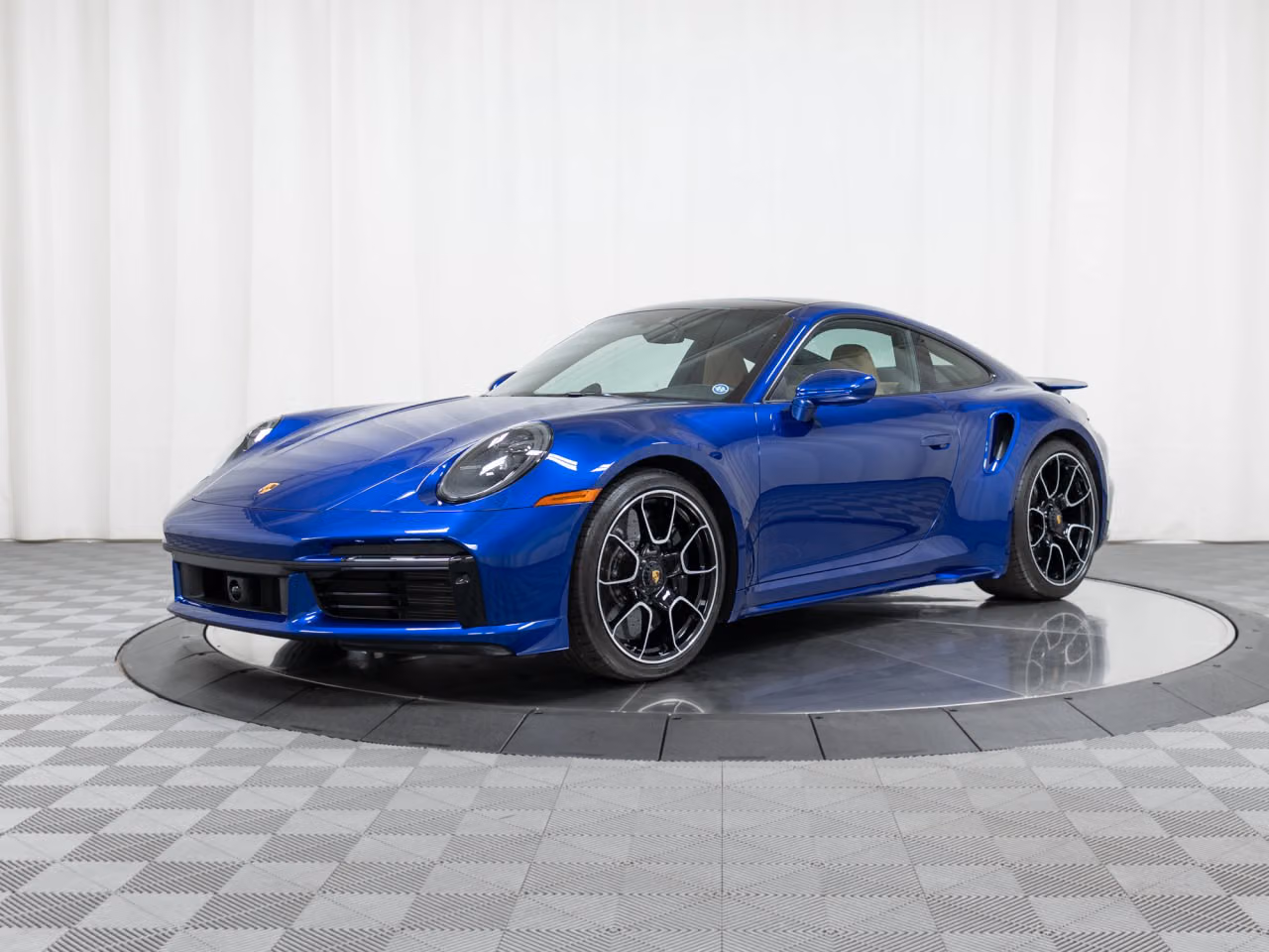 
           
        2024 Porsche 911