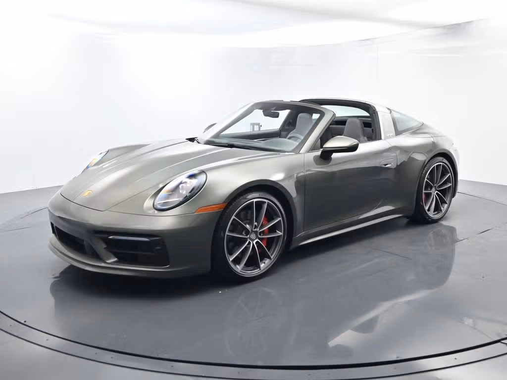 
           
        2021 Porsche 911
