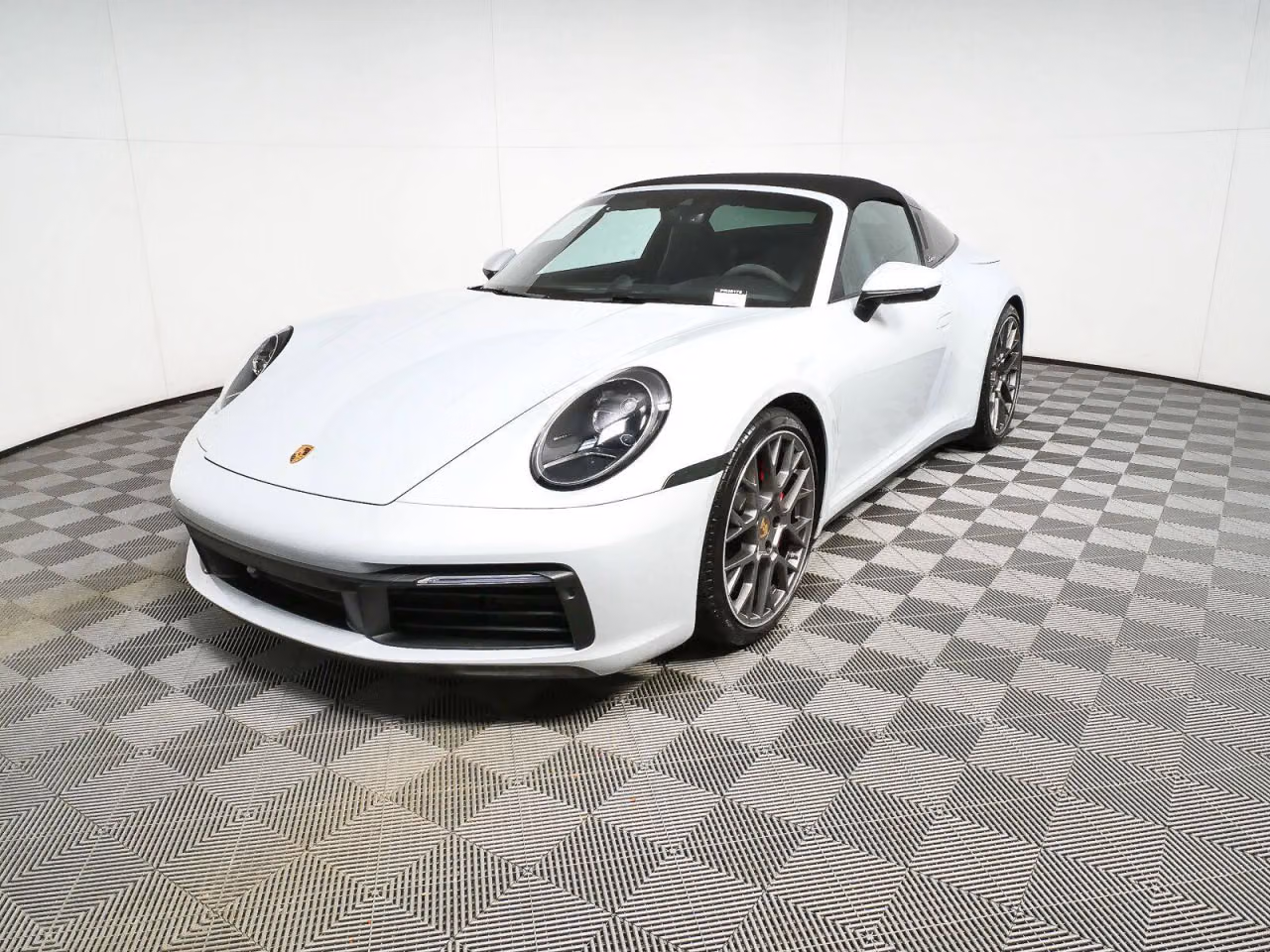 
           
        2024 Porsche 911