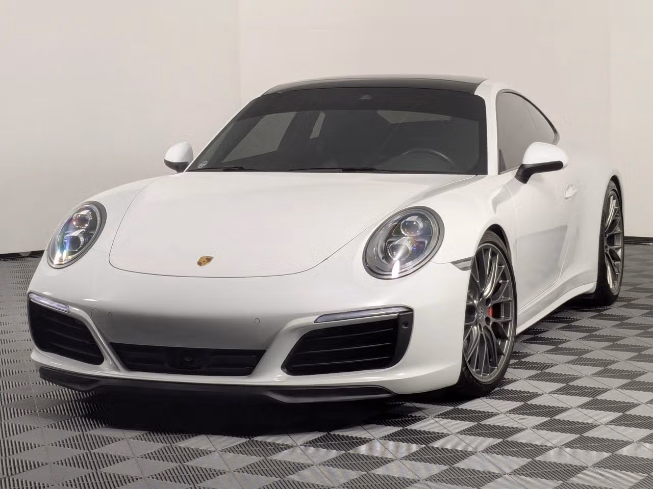 
           
        2019 Porsche 911