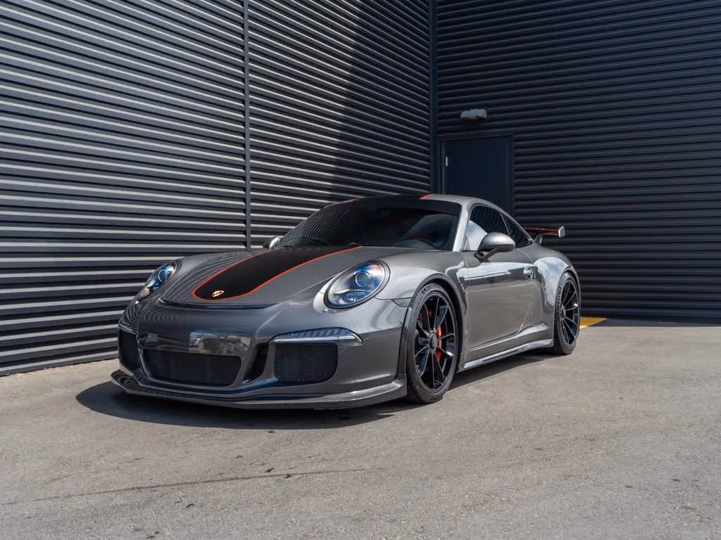 
           
        2015 Porsche 911