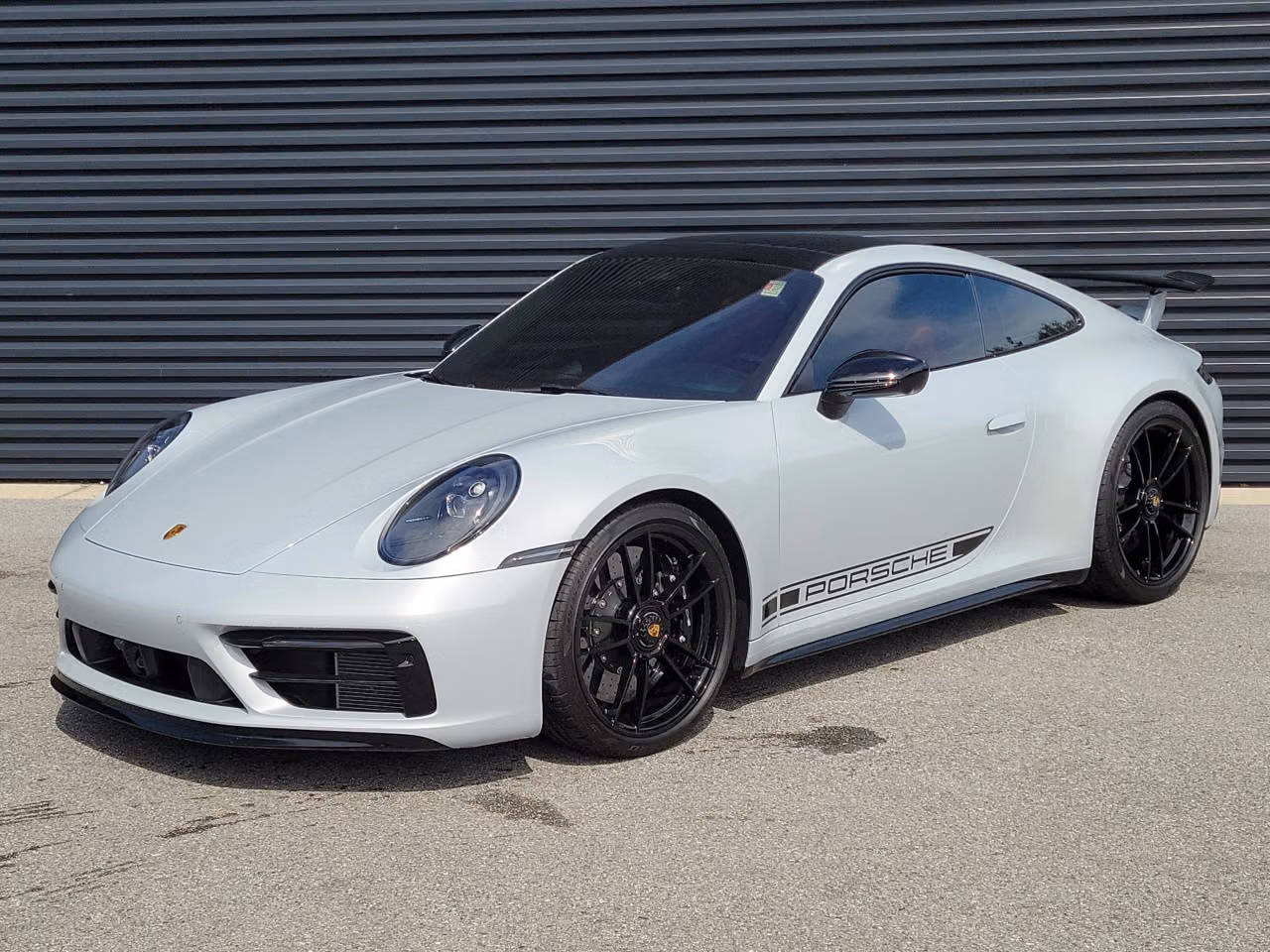 
           
        2024 Porsche 911