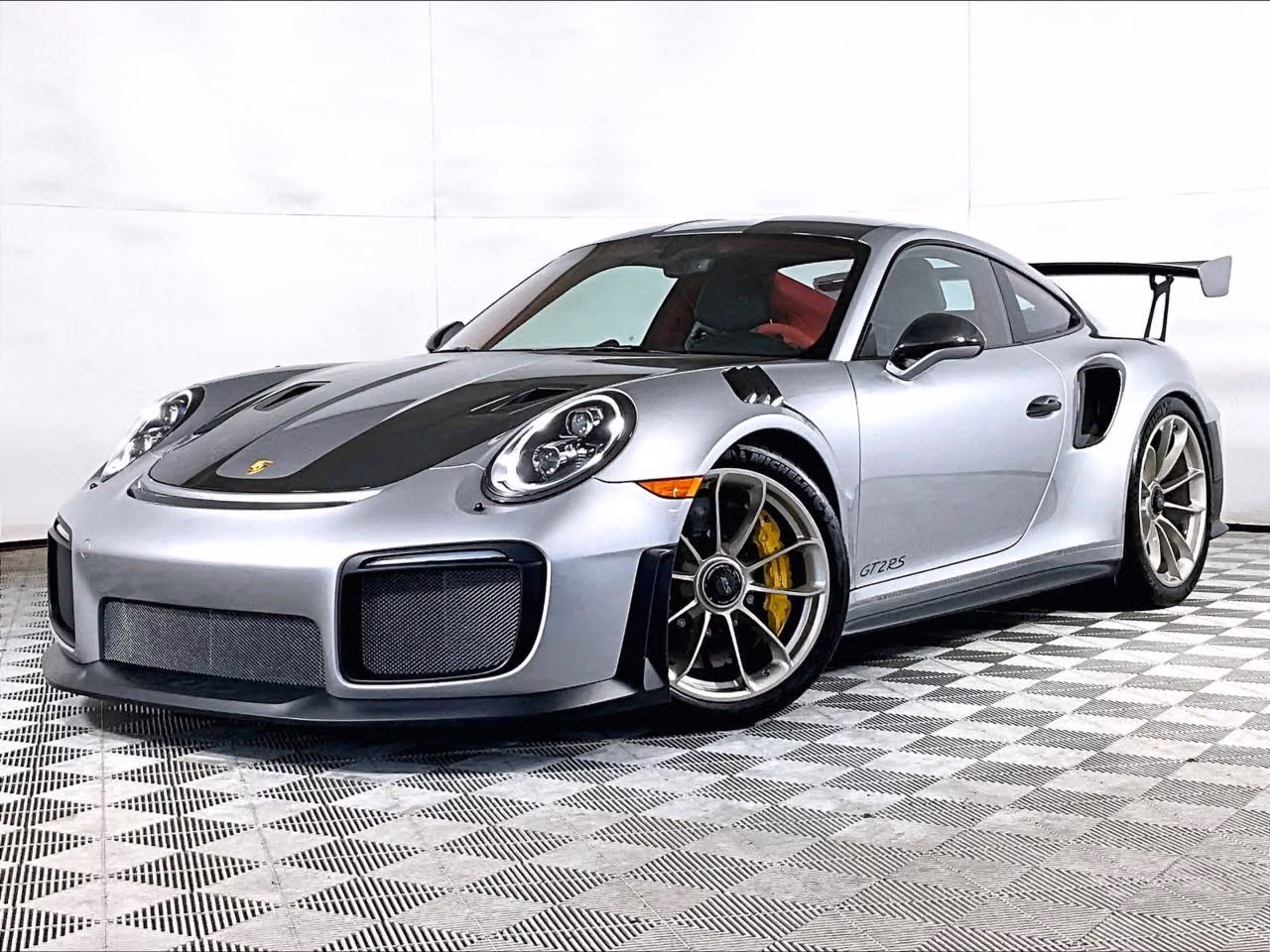 
           
        2018 Porsche 911