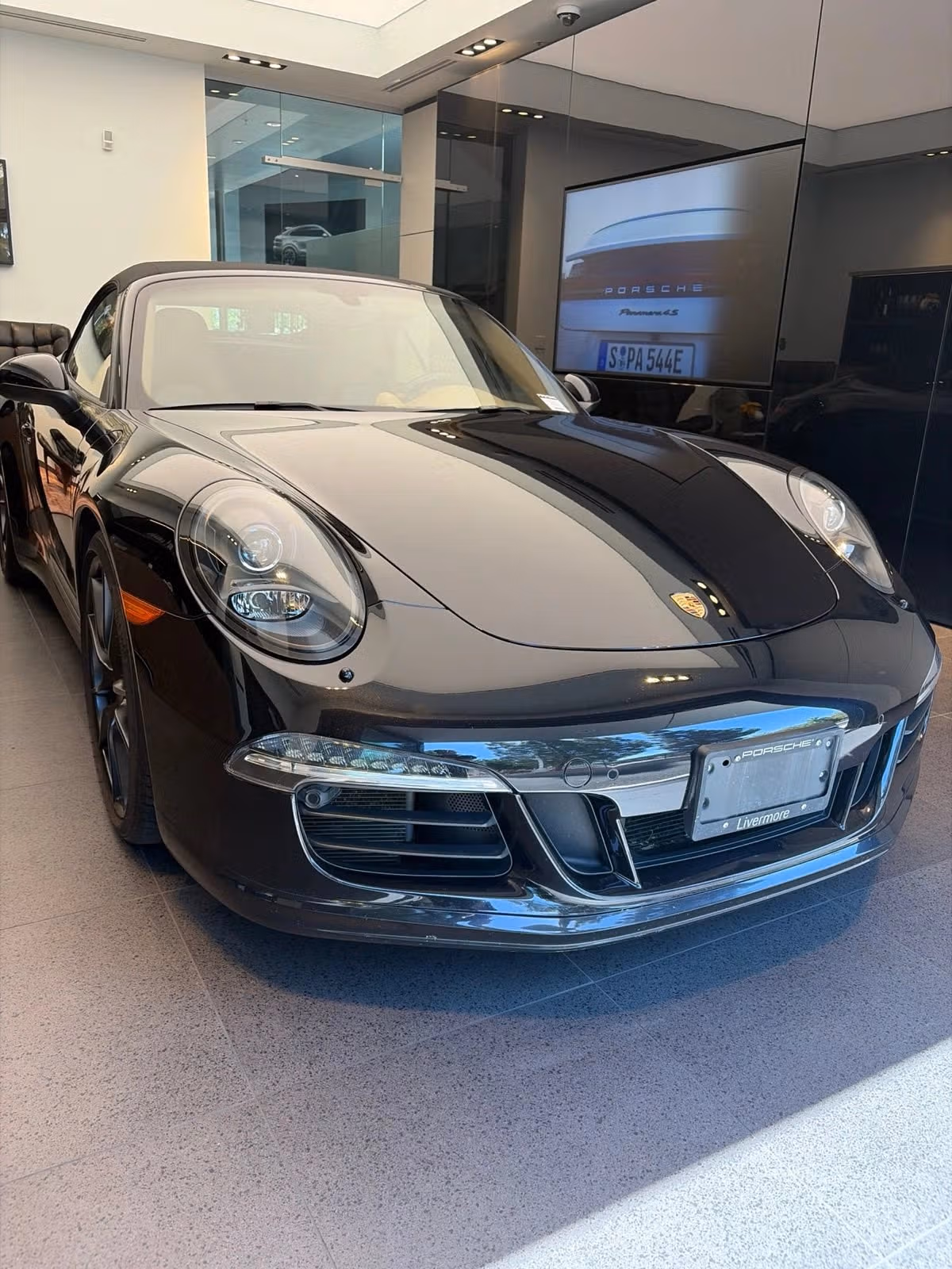 
           
        2015 Porsche 911