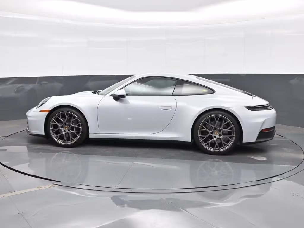 
           
        2025 Porsche 911
