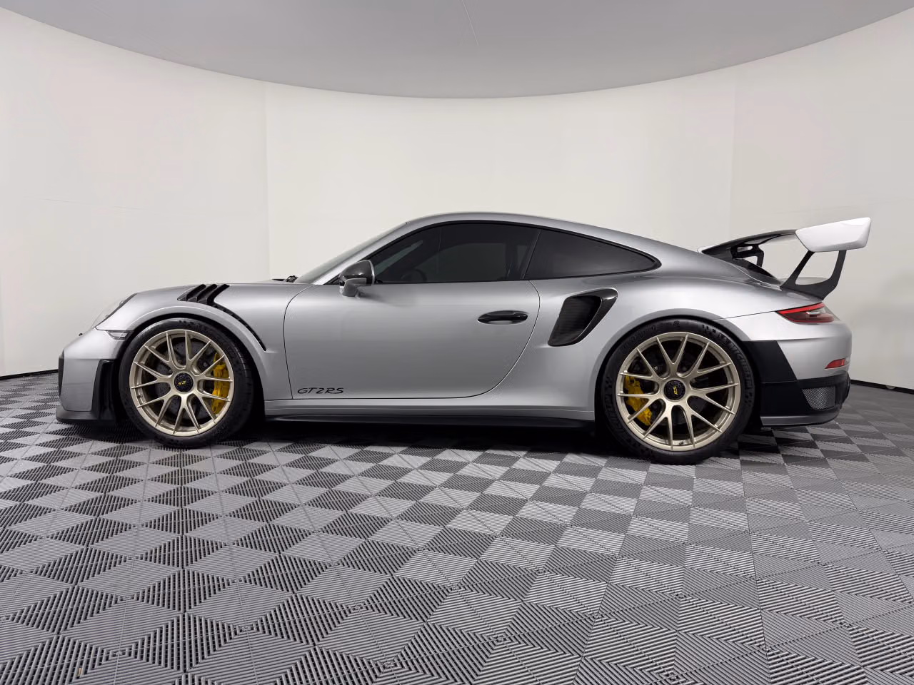 
           
        2018 Porsche 911