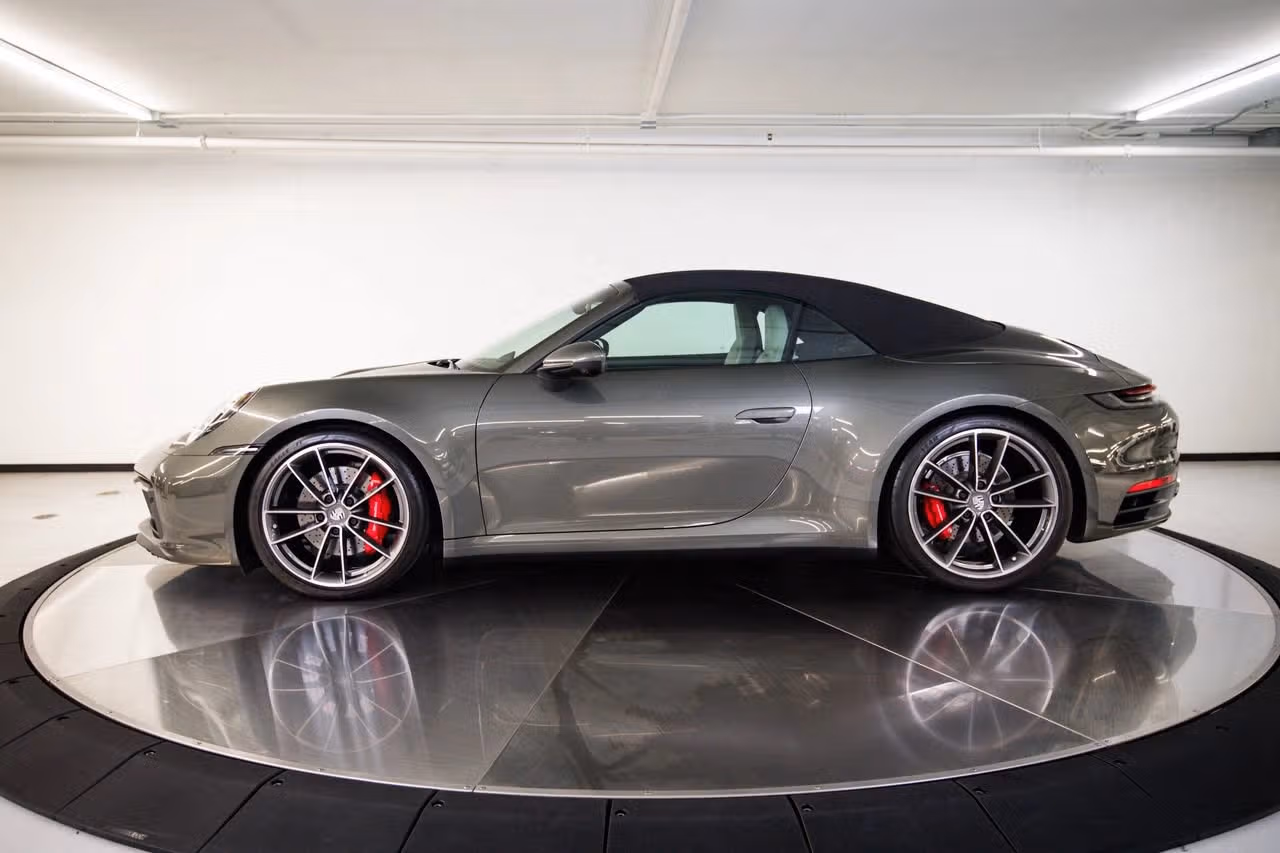 
           
        2020 Porsche 911