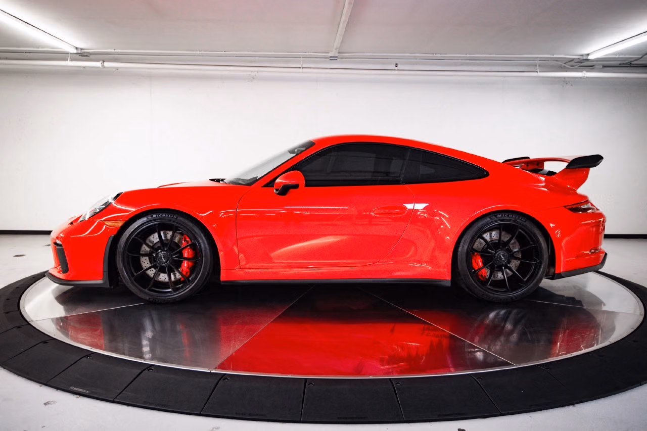 
           
        2018 Porsche 911
