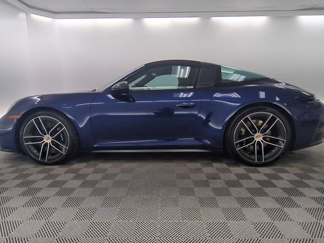 
           
        2025 Porsche 911