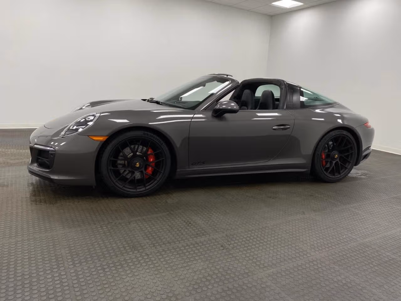 
           
        2019 Porsche 911
