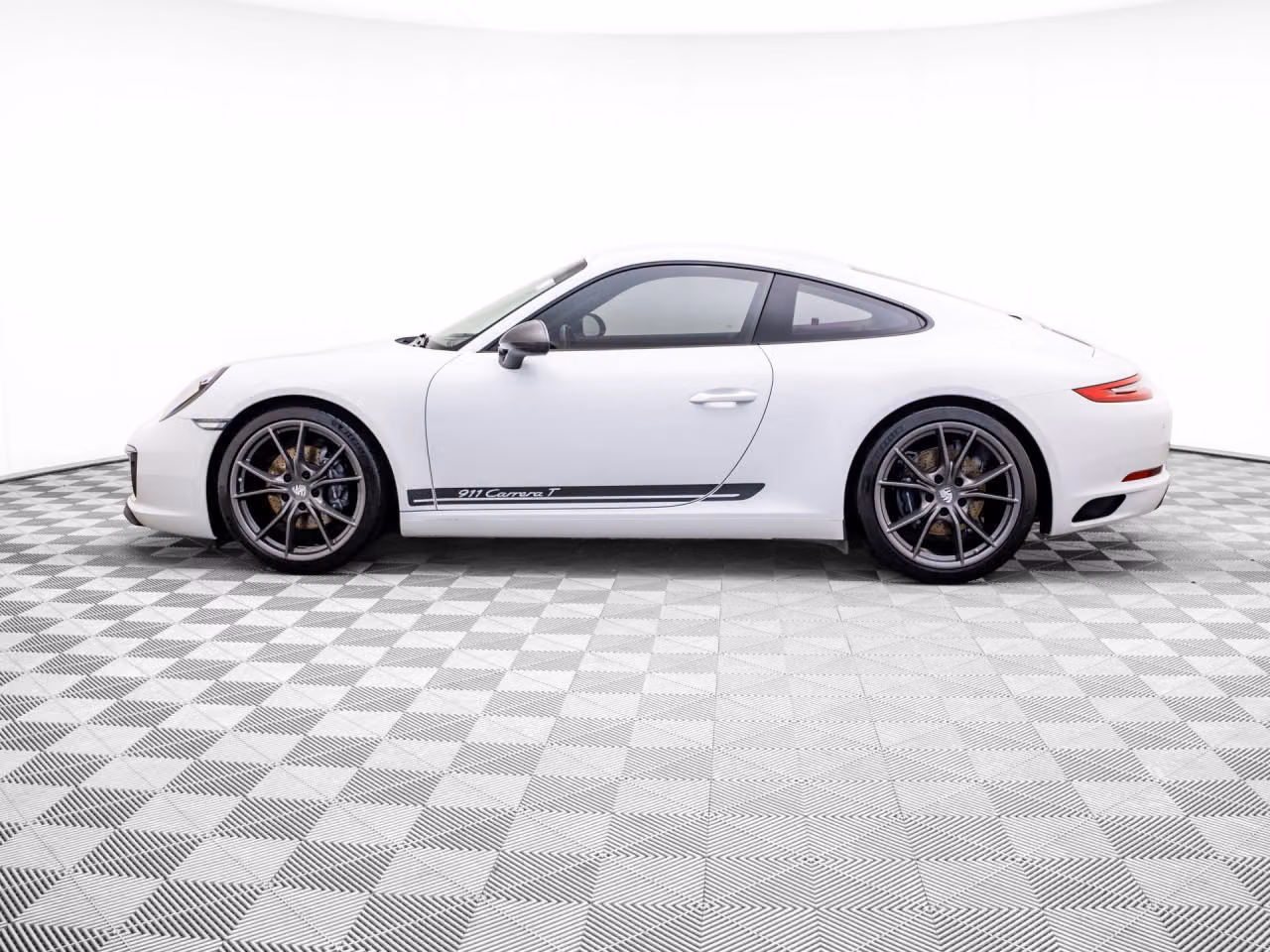 
           
        2019 Porsche 911