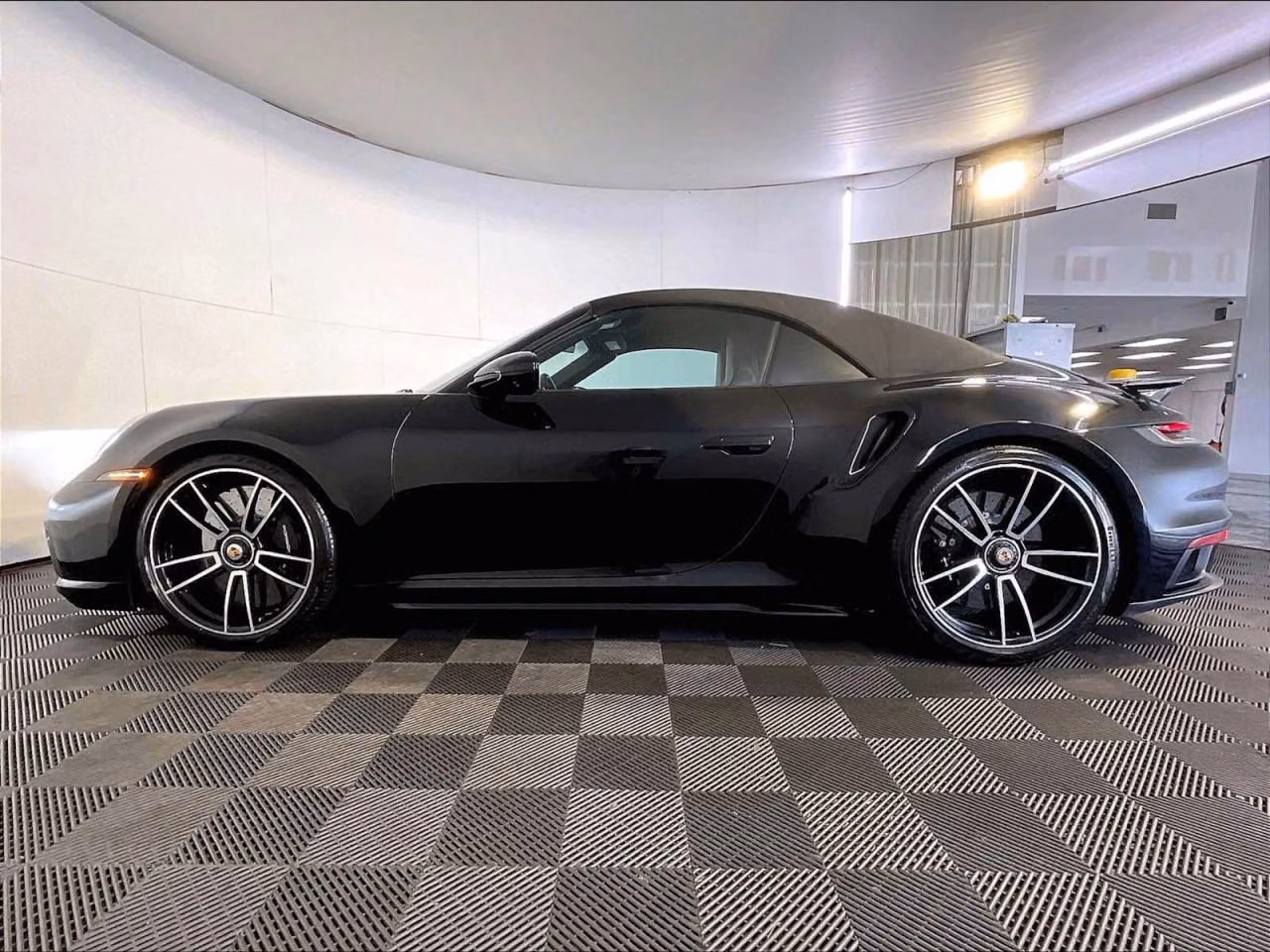 
           
        2022 Porsche 911