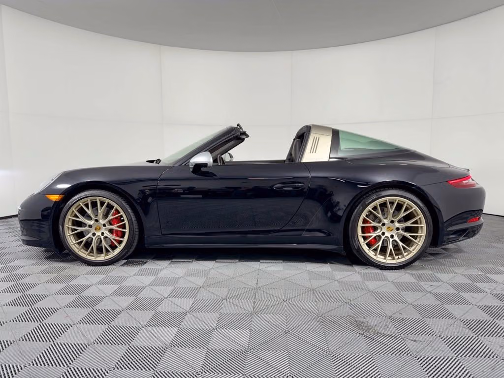 
           
        2019 Porsche 911