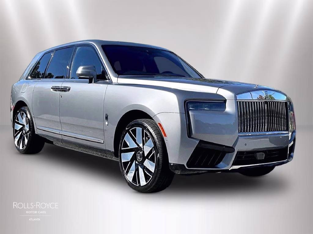 mph001_826319659_sla23ha04vu238177_2027_rolls_royce_cullinan_silver_2_114742_ed82fe6333