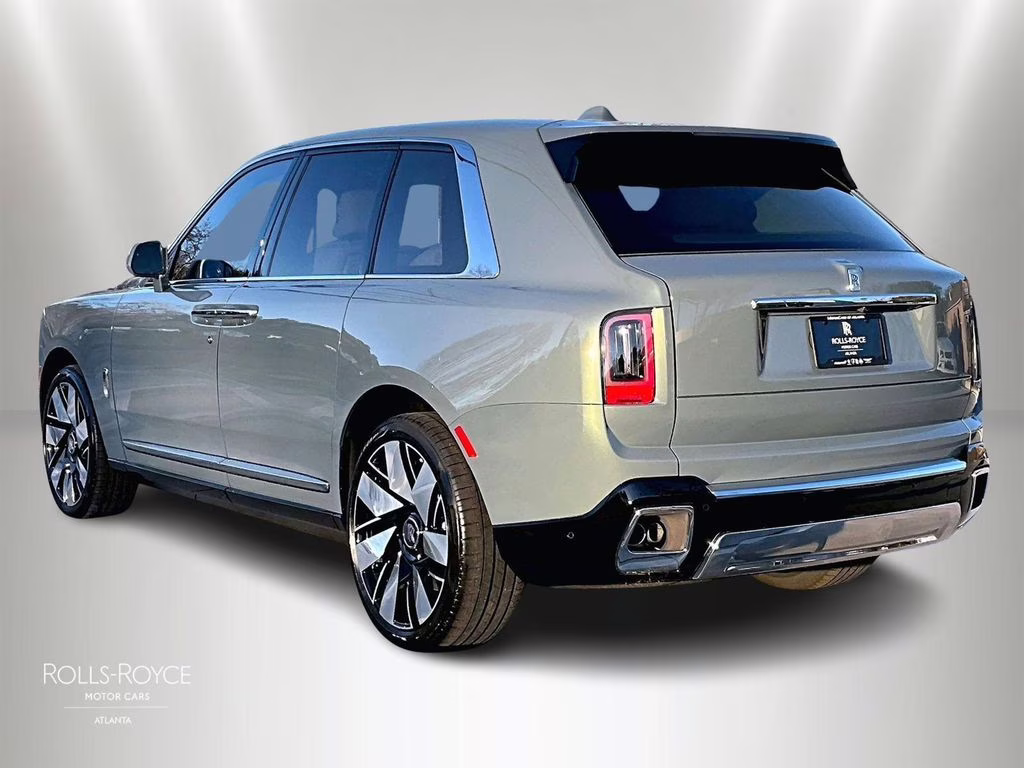 mph002_1266546808_sla13ha09tu234294_2026_rolls_royce_cullinan_monteverde_green_3_109367_6fe3d64060
